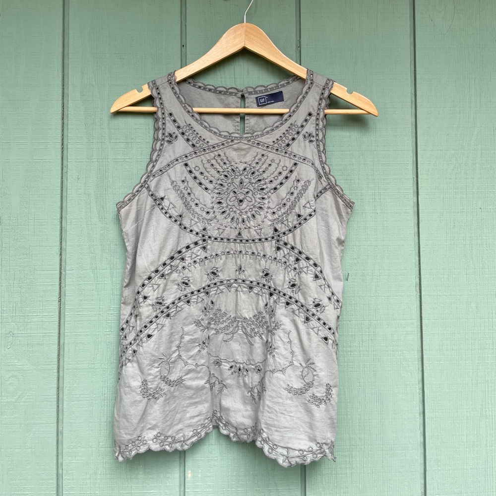 Gap Sleeveless Blouse in Grey with Cutout Embroidery - Size Small